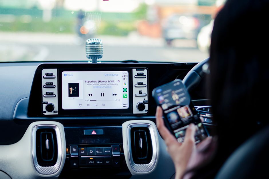 Apple CarPlay car dashboard installation