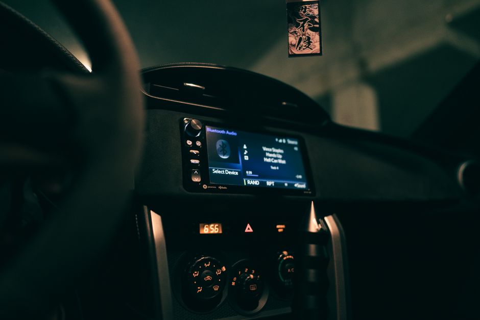 Professional car audio system dashboard installation